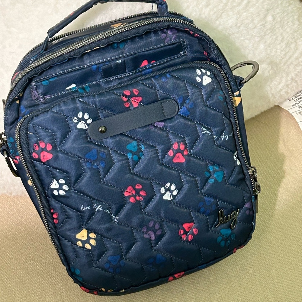 Lug skeeter in navy paws